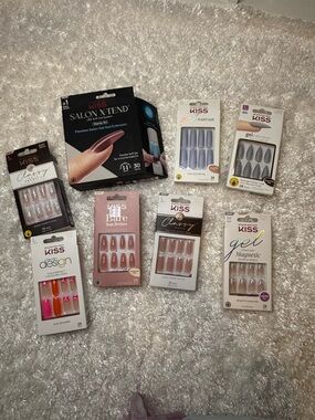 Assorted press on nails - multiple brands
